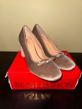 BEAST FASHION Taupe Velvet Block Heel Pumps with Bow Accent